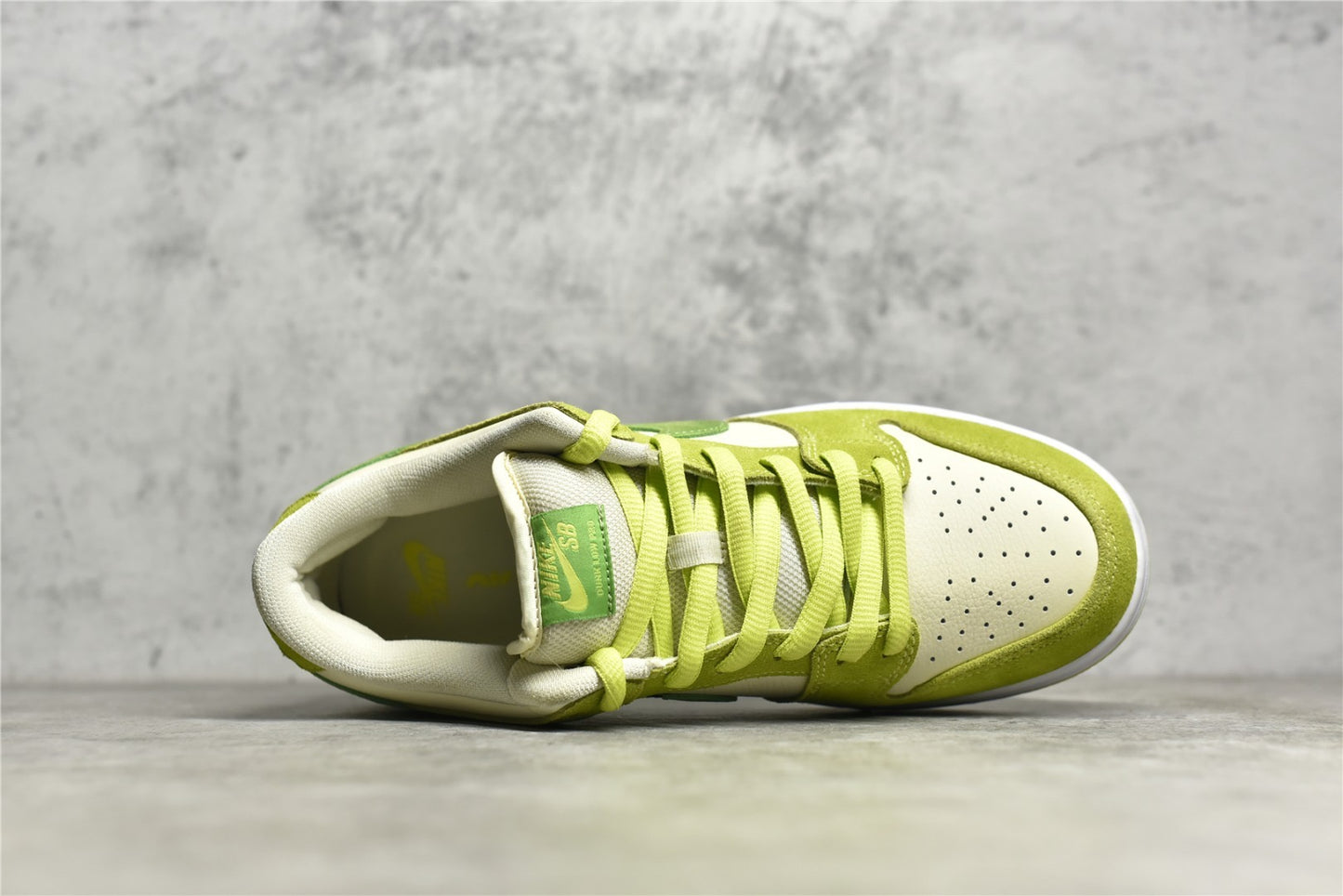 Dunk Low "Sour Apple"
