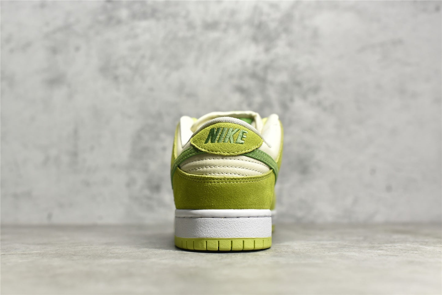 Dunk Low "Sour Apple"