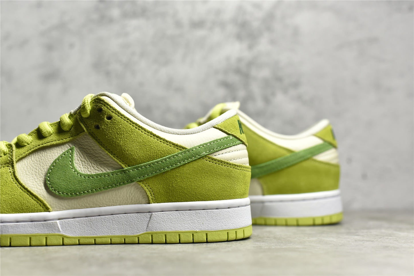Dunk Low "Sour Apple"