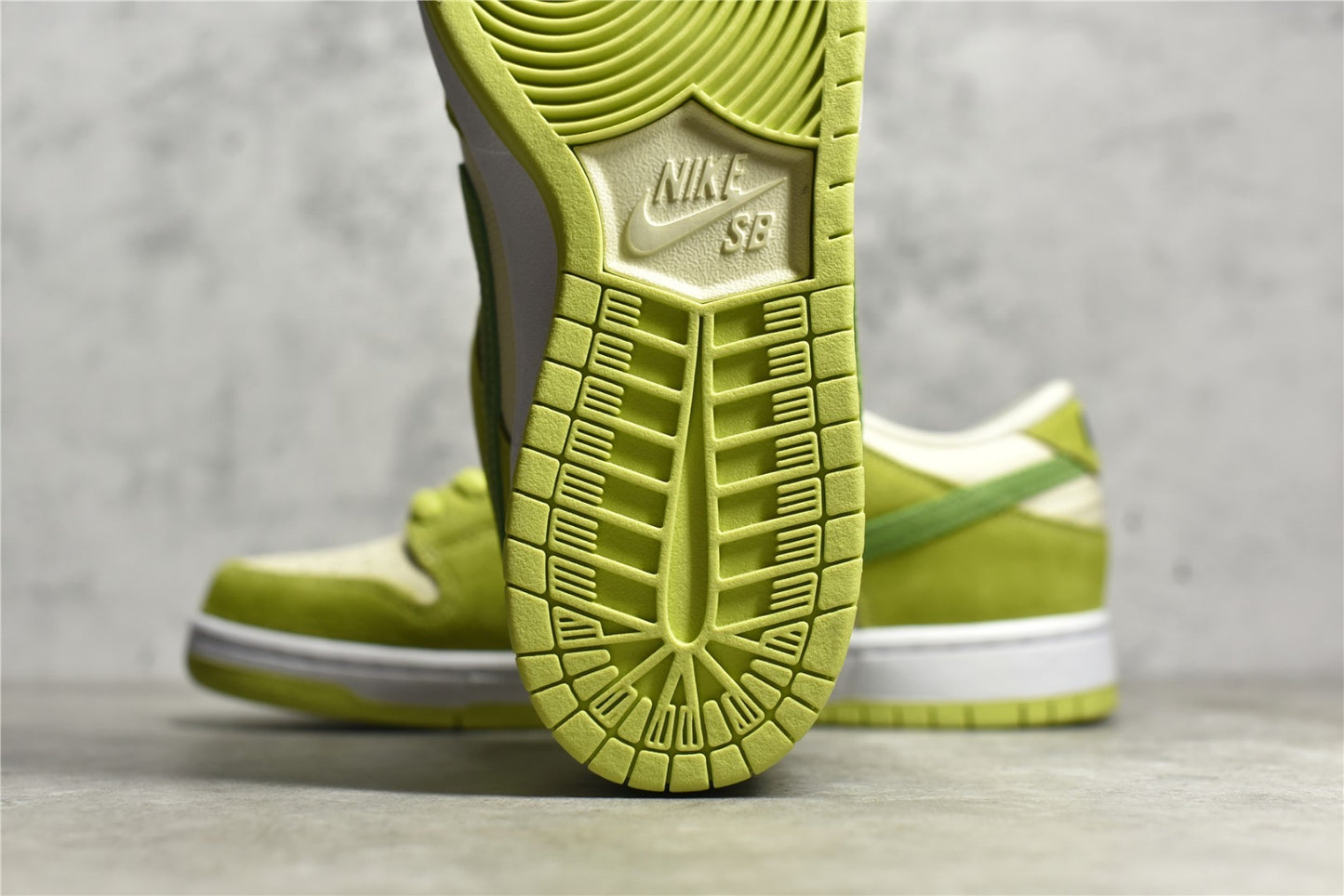 Dunk Low "Sour Apple"