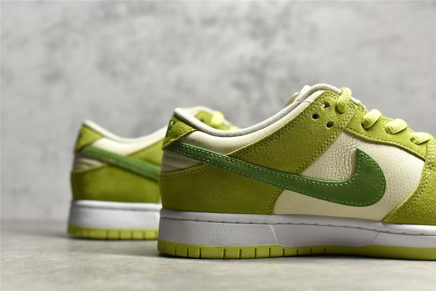 Dunk Low "Sour Apple"