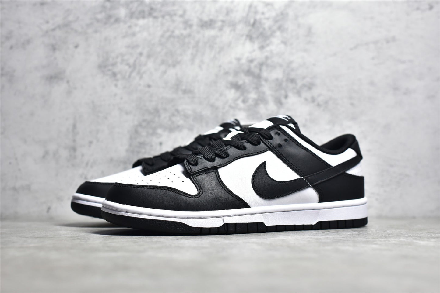Dunk Low Panda