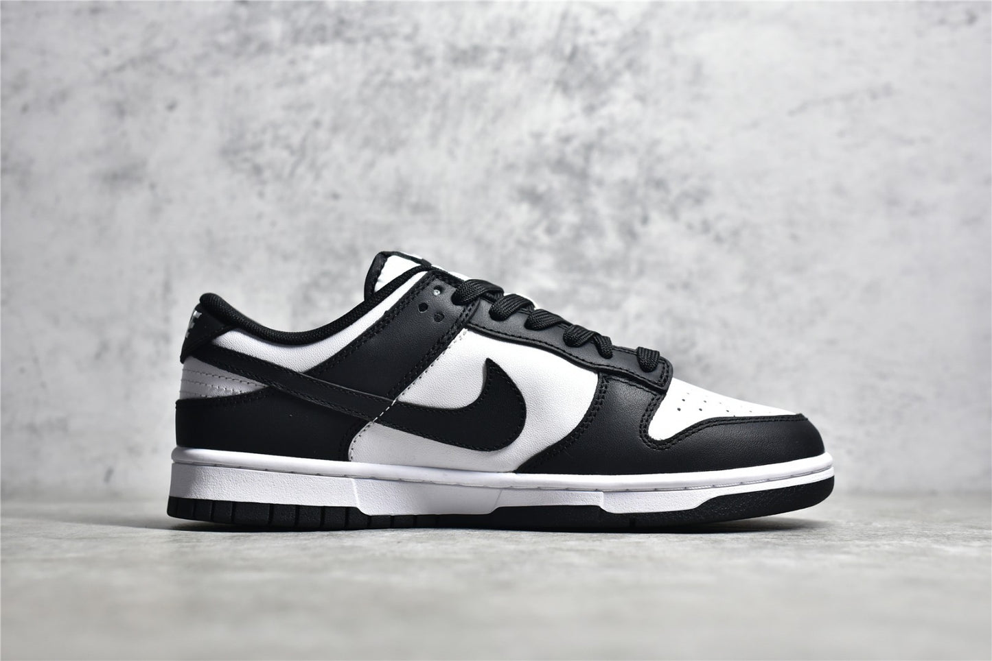 Dunk Low Panda