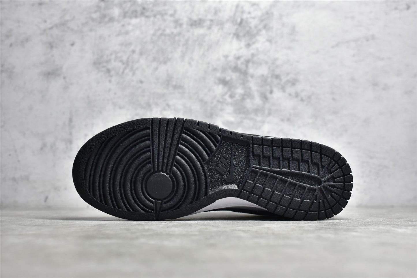 Dunk Low Panda