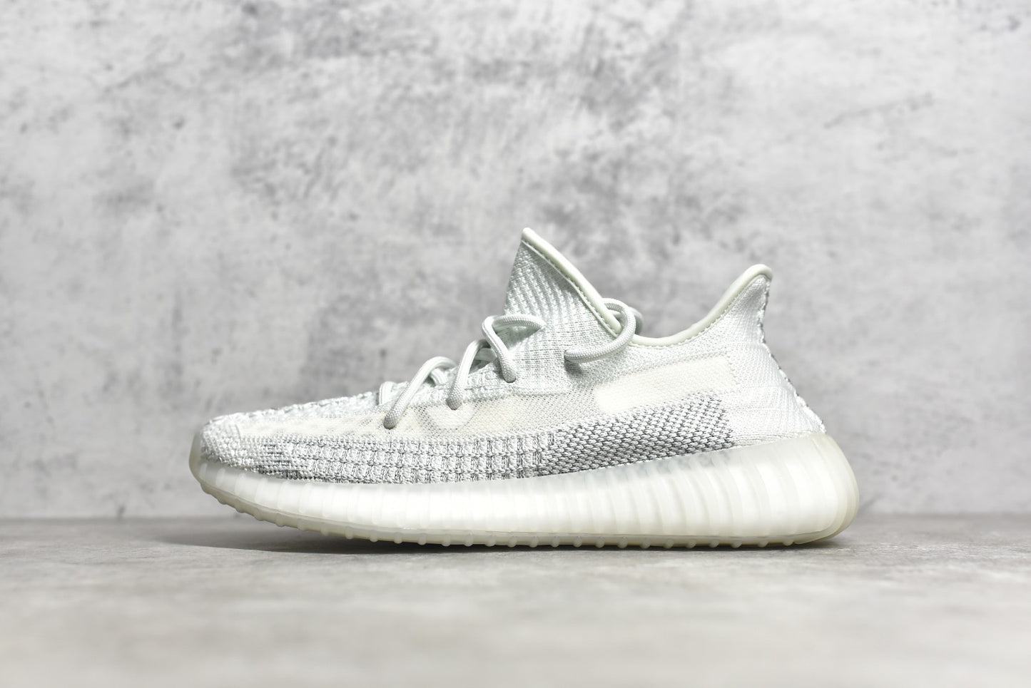 Yeezy 350 v2 Cloud White