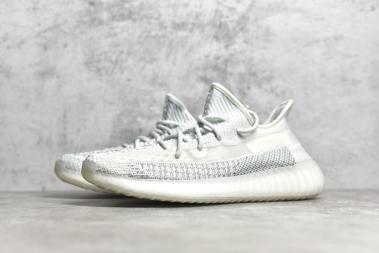 Yeezy 350 v2 Cloud White