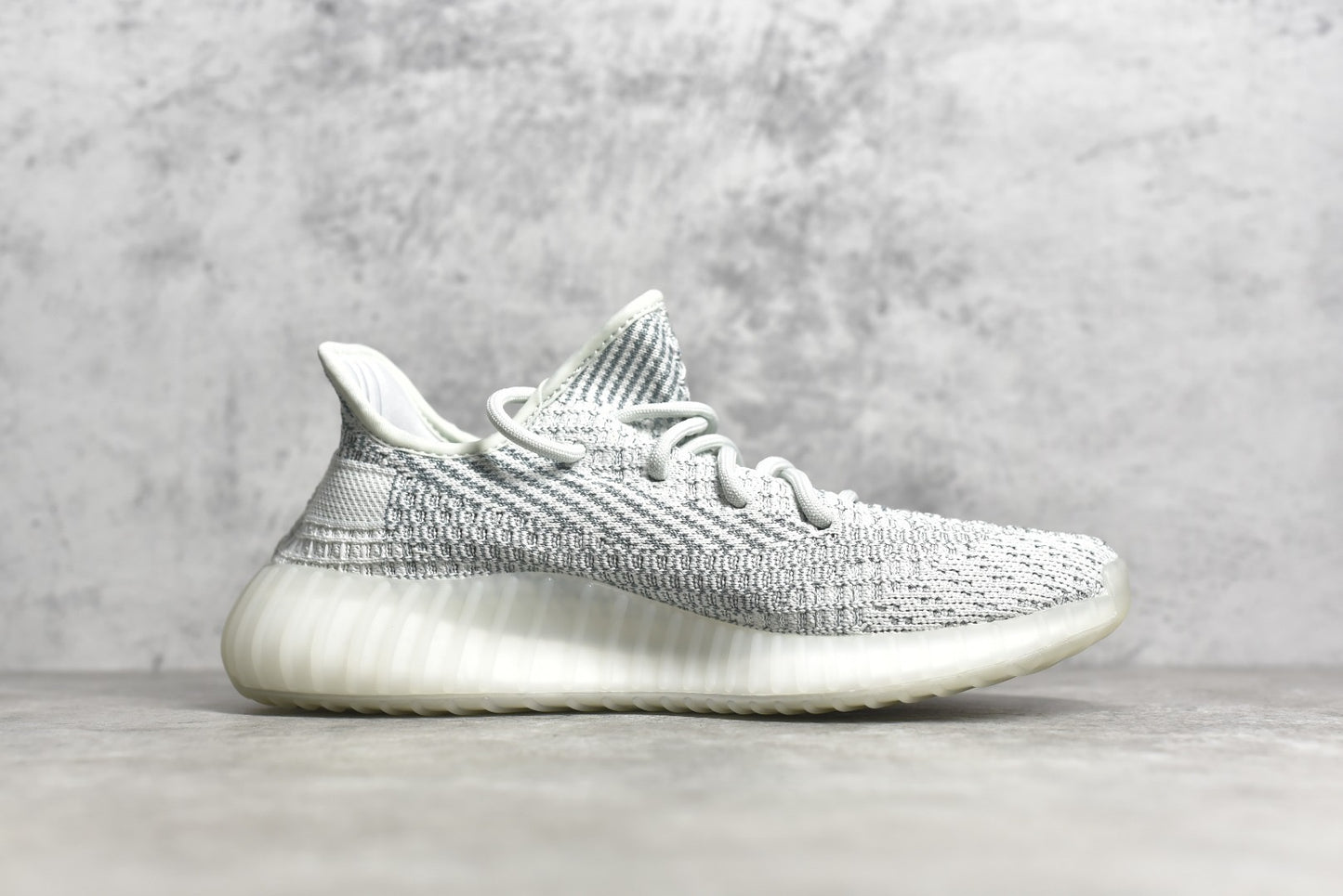 Yeezy 350 v2 Cloud White