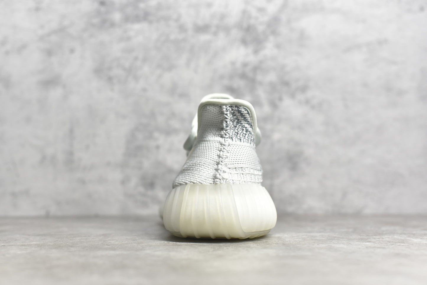 Yeezy 350 v2 Cloud White