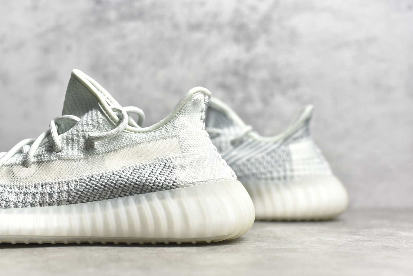 Yeezy 350 v2 Cloud White
