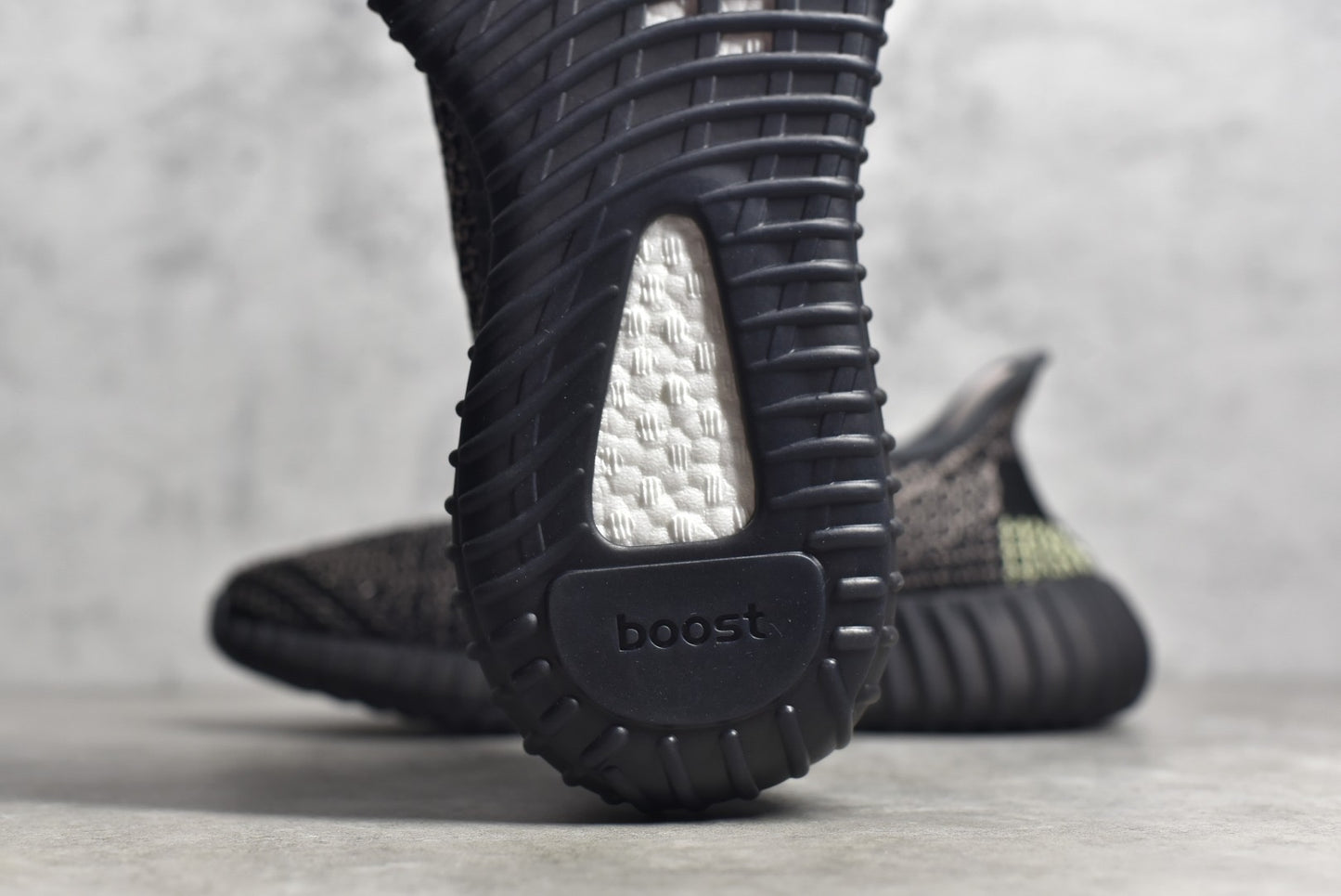 Yeezy 350 v2