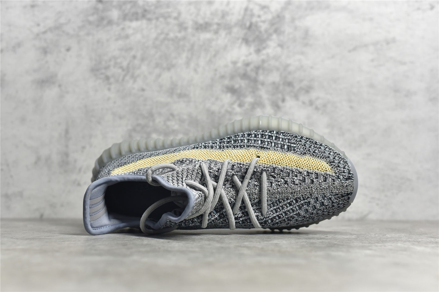 Yeezy 350 v2