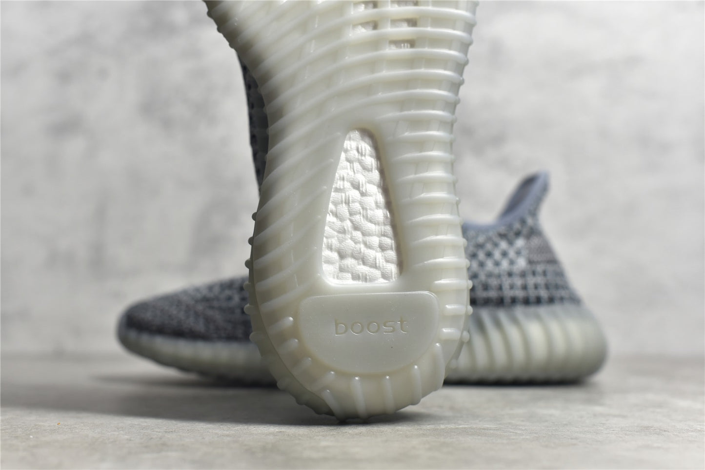 Yeezy 350 v2