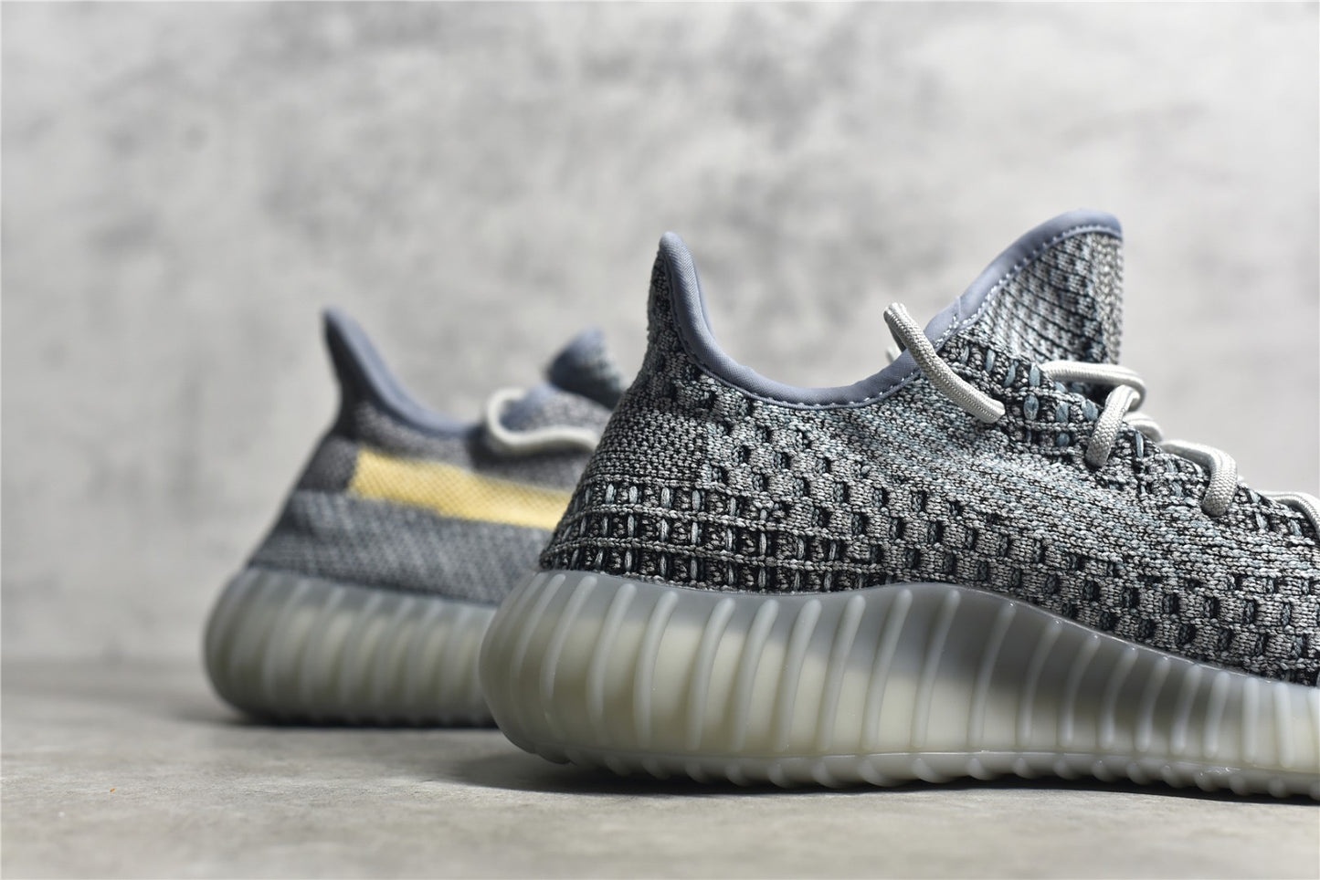 Yeezy 350 v2