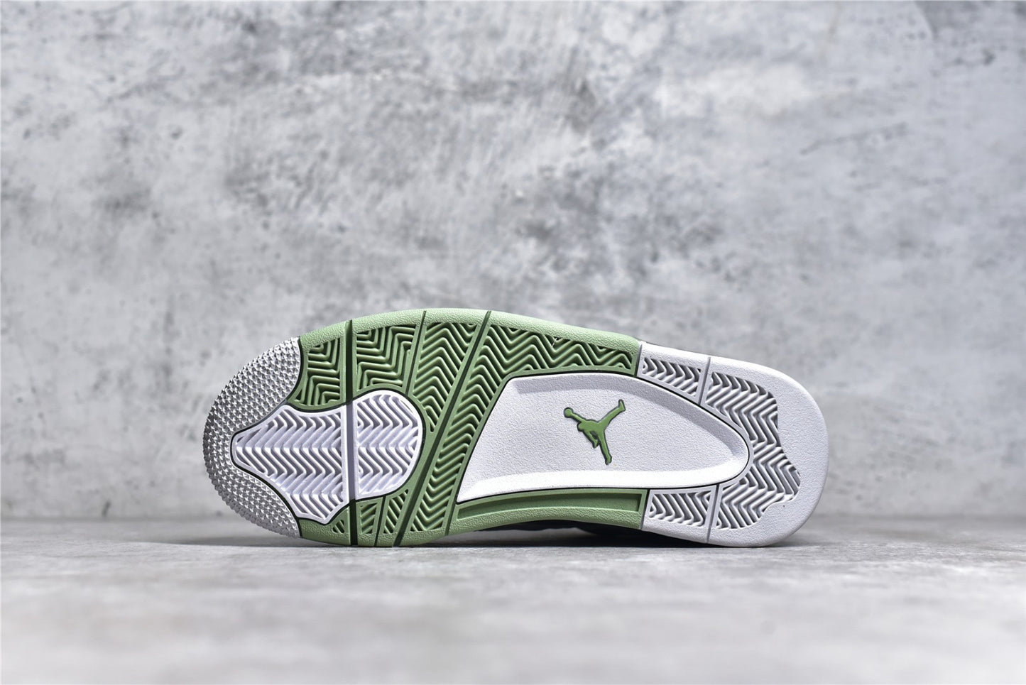 AJ4 Oil Green