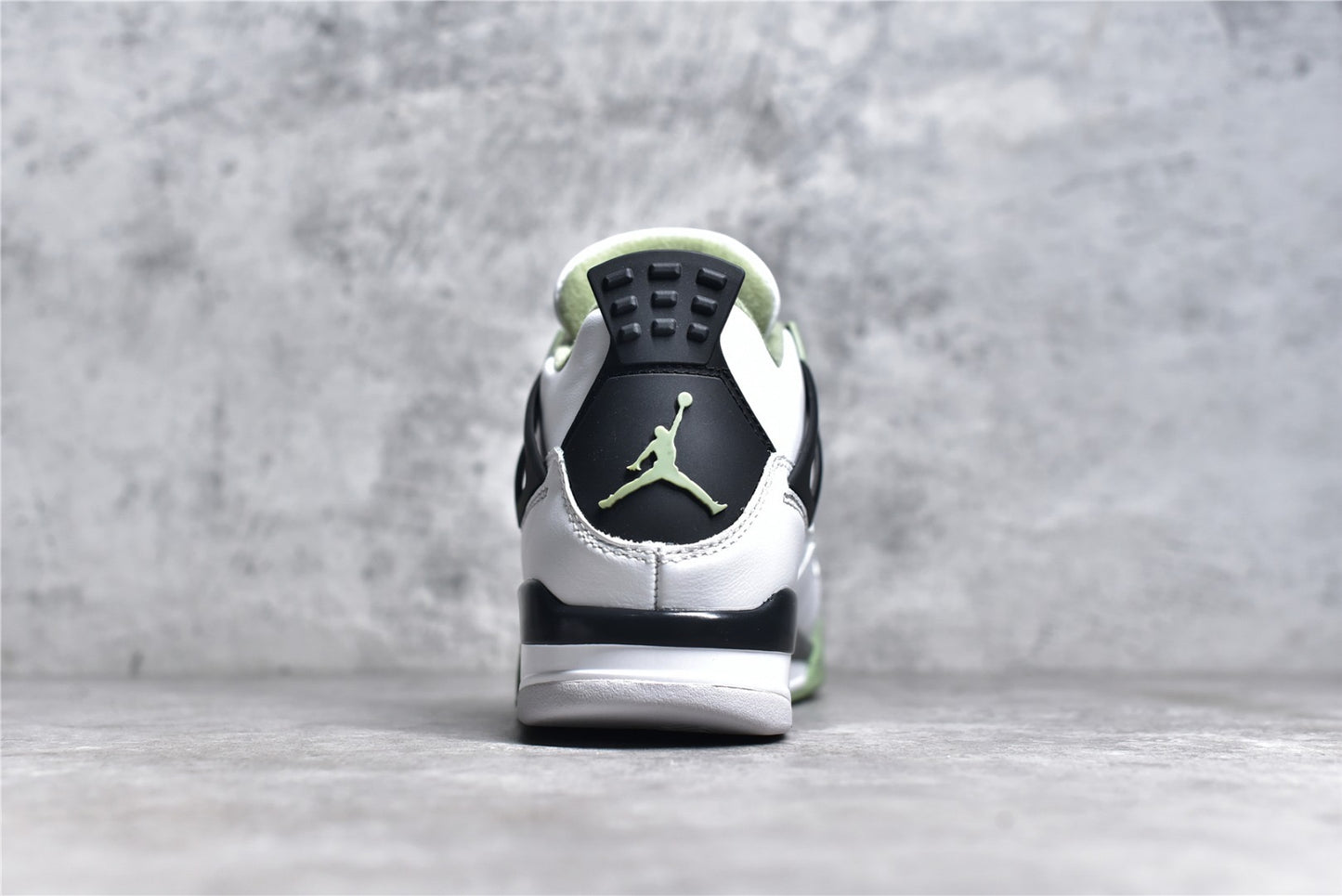 AJ4 Oil Green