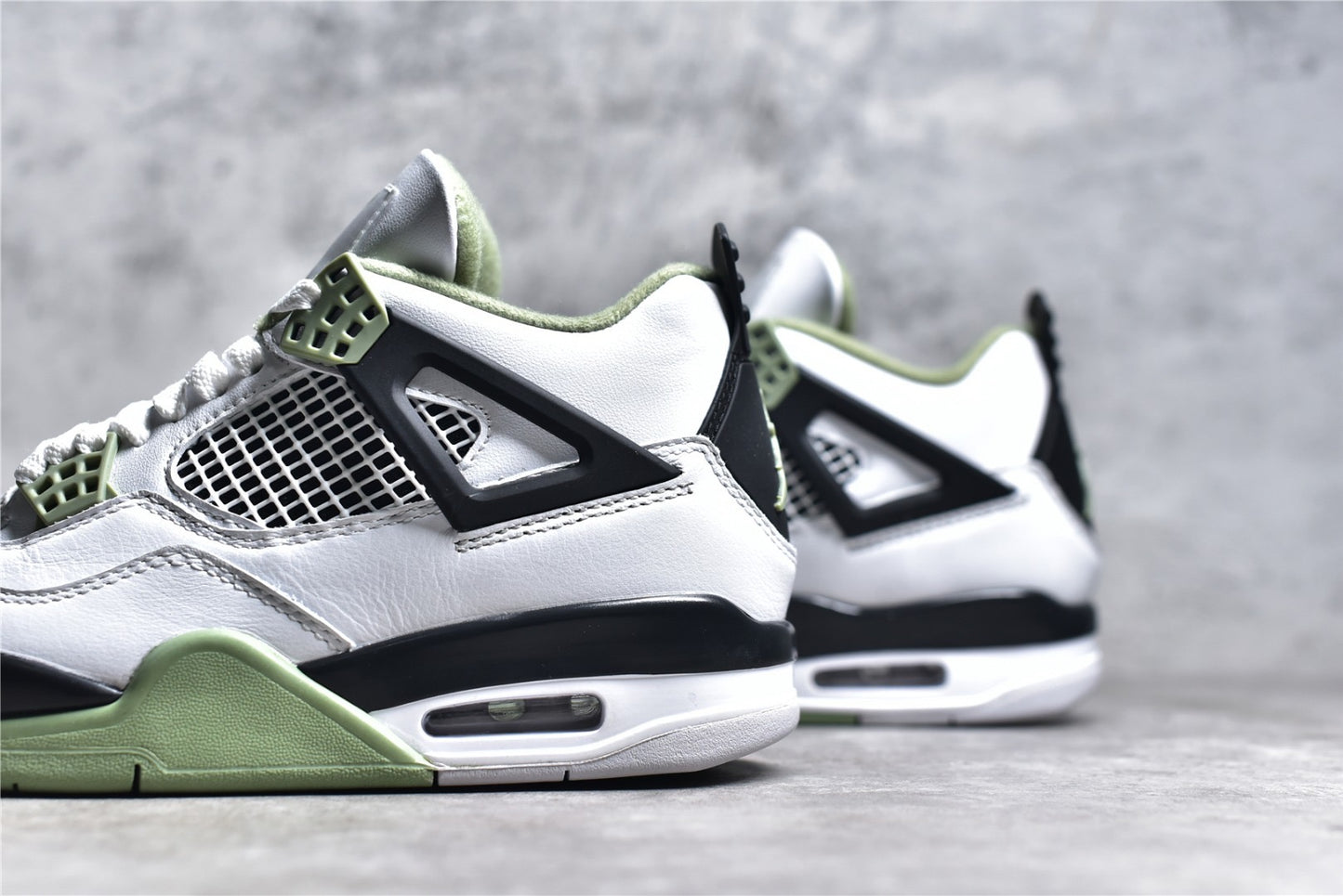 AJ4 Oil Green