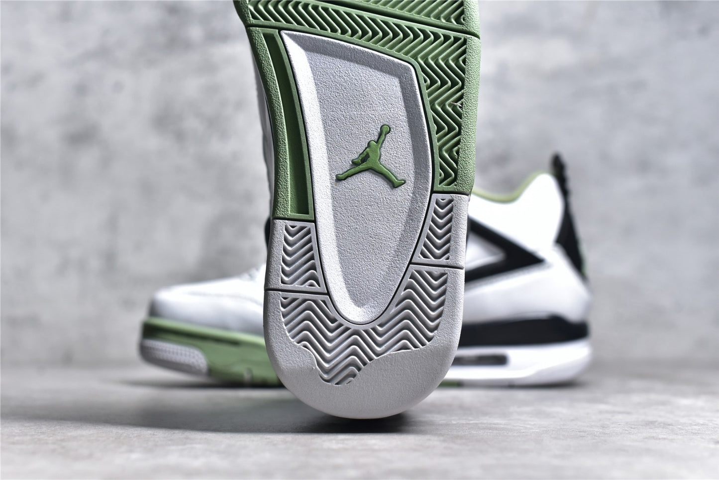 AJ4 Oil Green