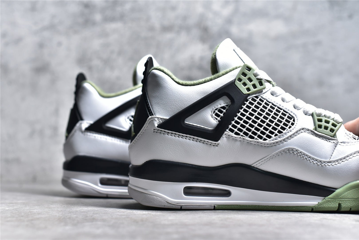 AJ4 Oil Green