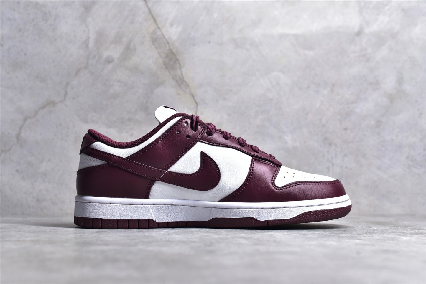 Dunk Low dark beetroot